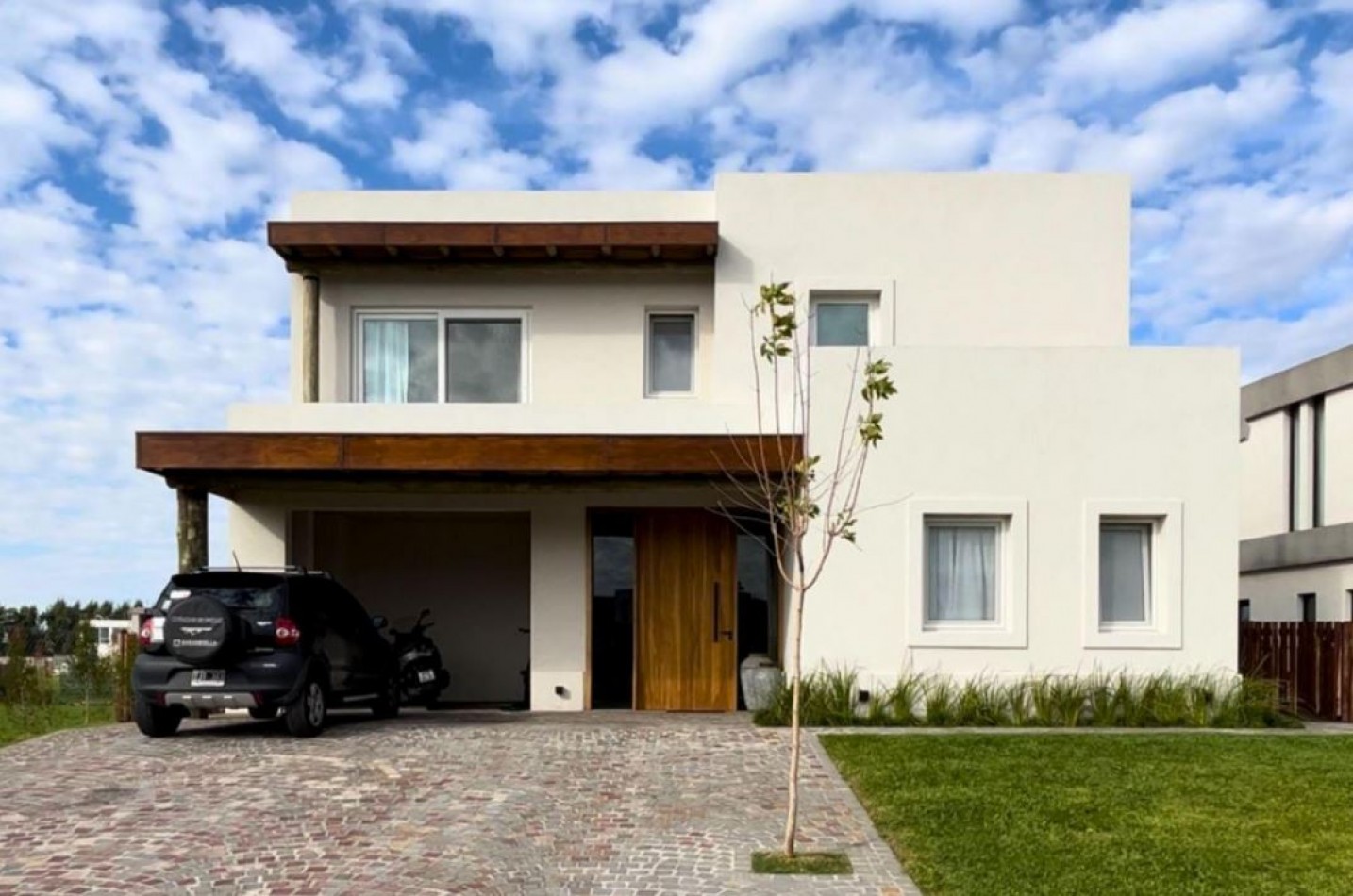 Espectacular casa con vista a la laguna en Nordelta - 355 Mtrs Totales 