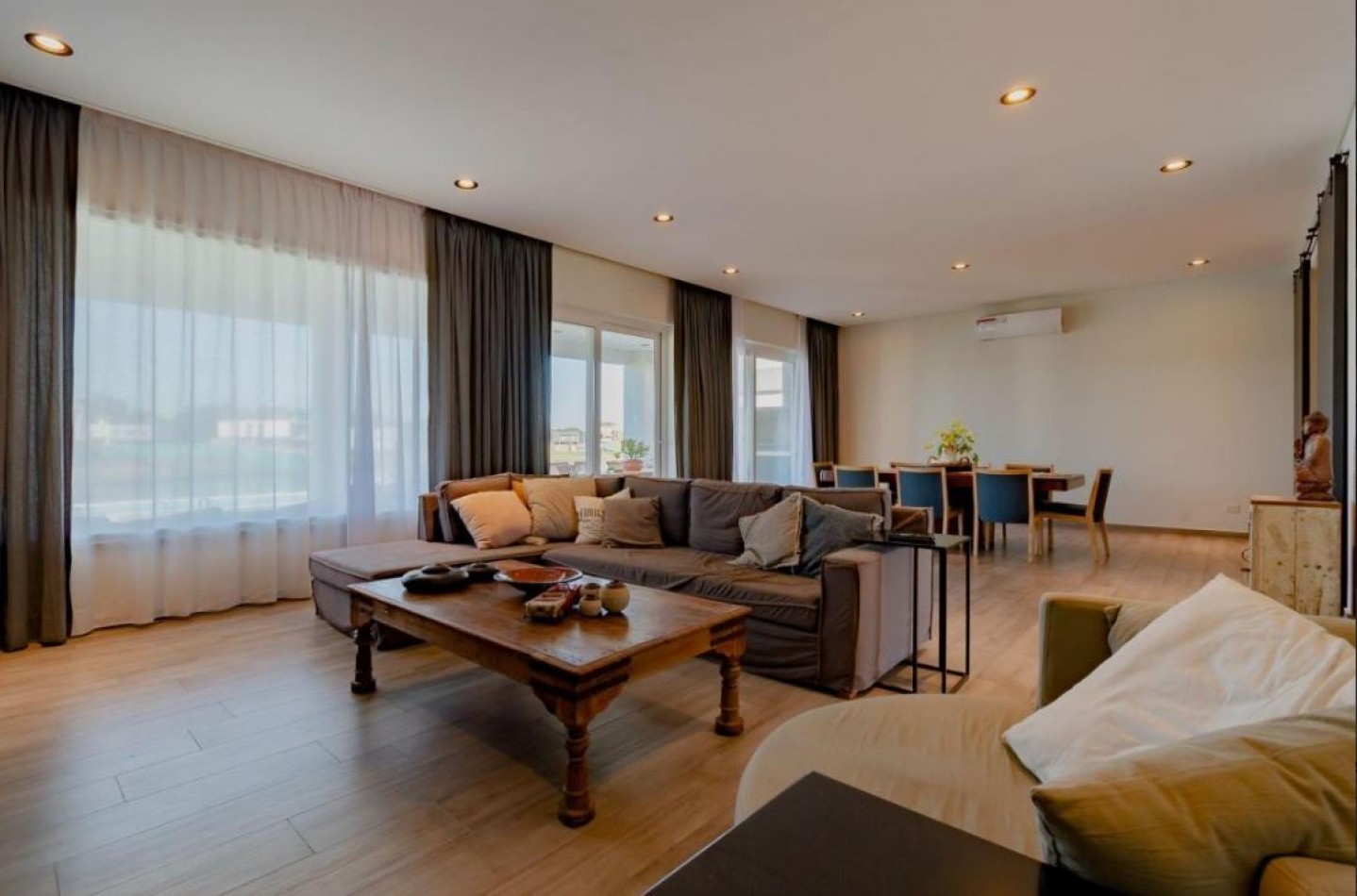 Espectacular casa con vista a la laguna en Nordelta - 355 Mtrs Totales 