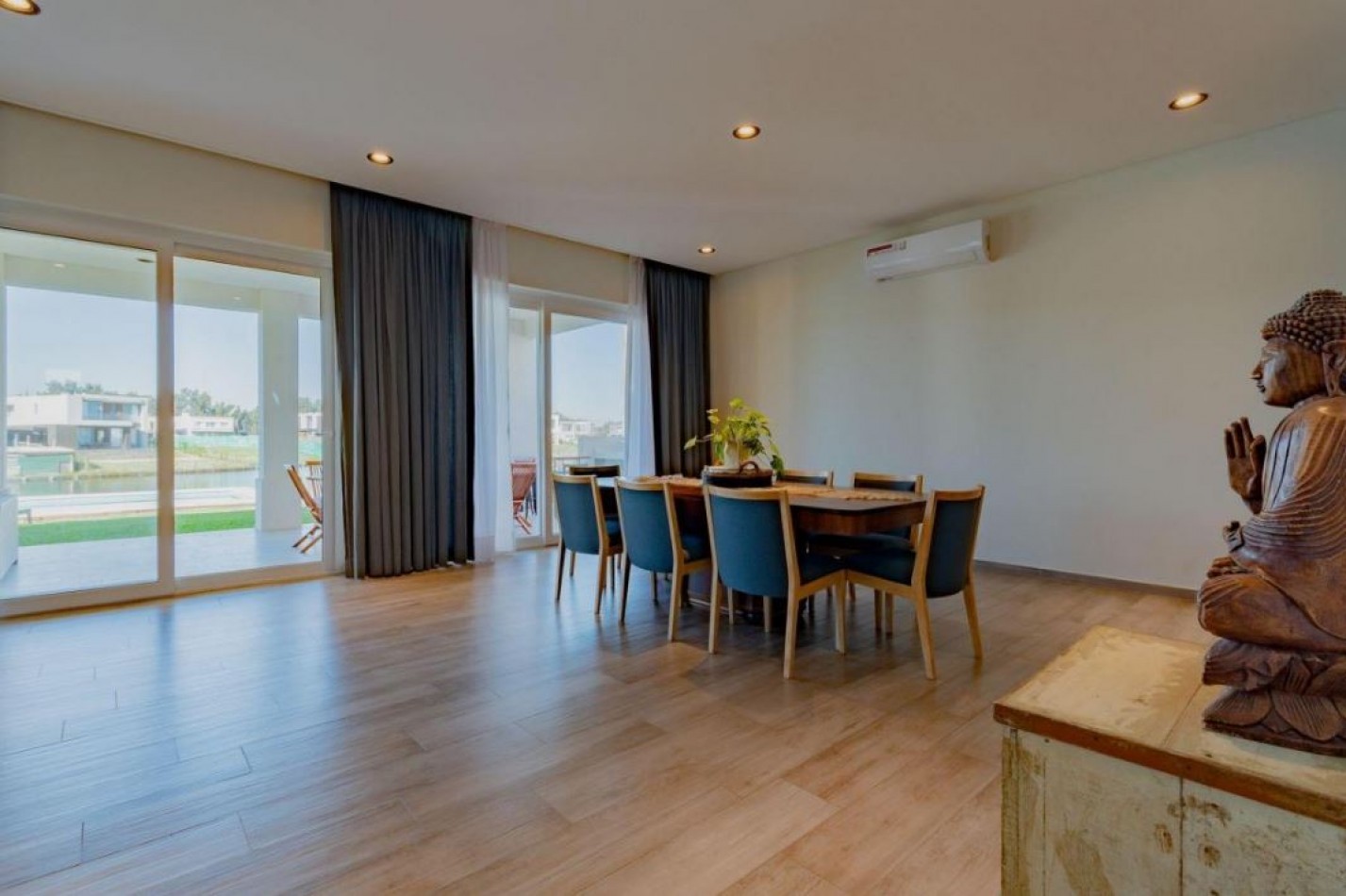 Espectacular casa con vista a la laguna en Nordelta - 355 Mtrs Totales 