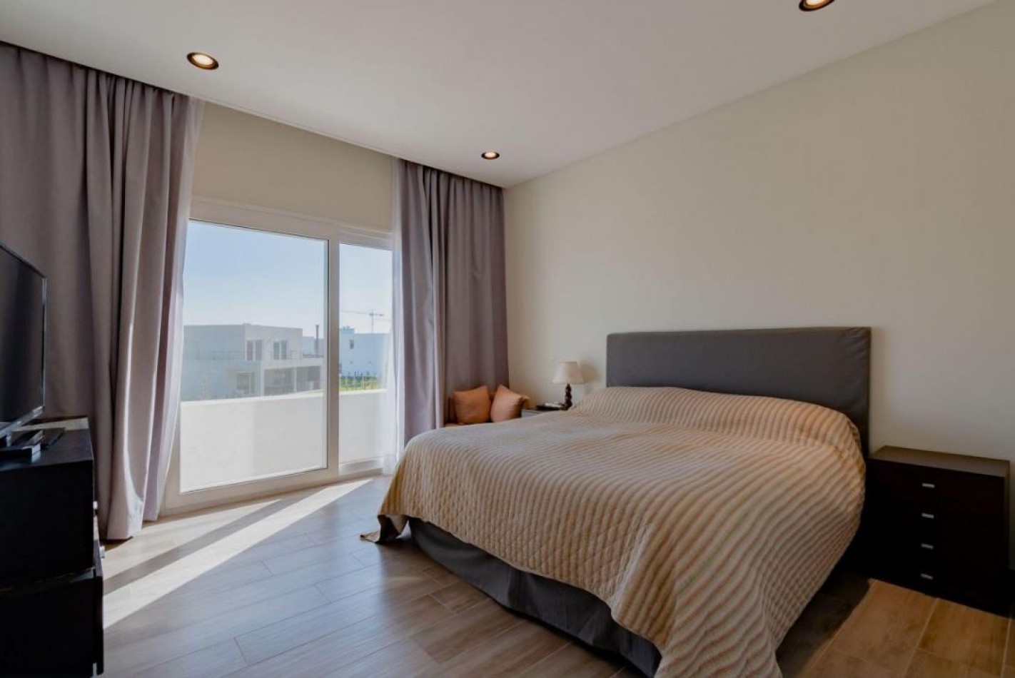 Espectacular casa con vista a la laguna en Nordelta - 355 Mtrs Totales 