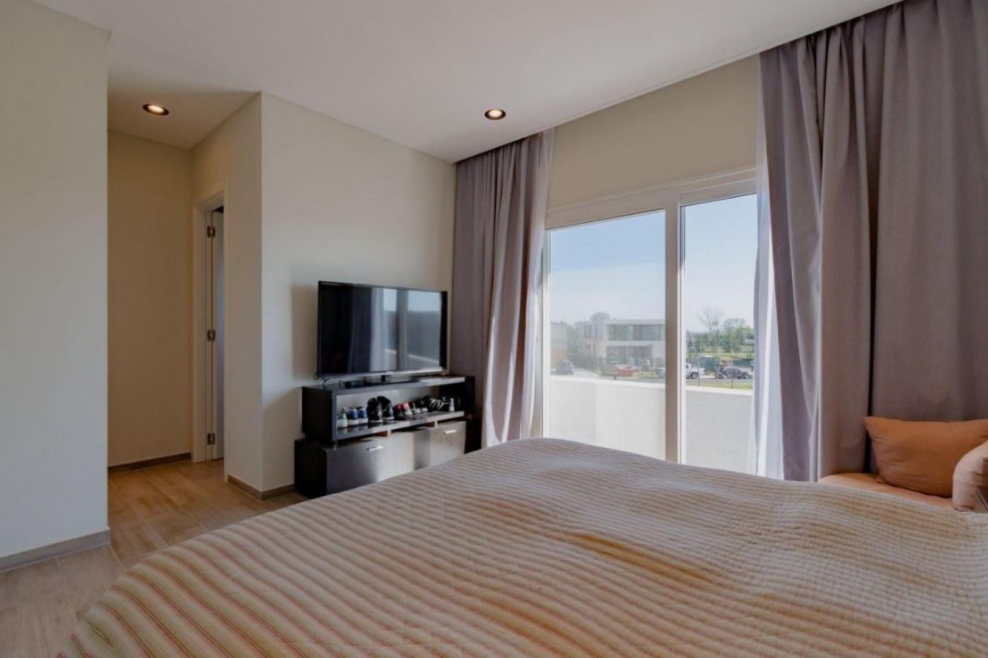 Espectacular casa con vista a la laguna en Nordelta - 355 Mtrs Totales 