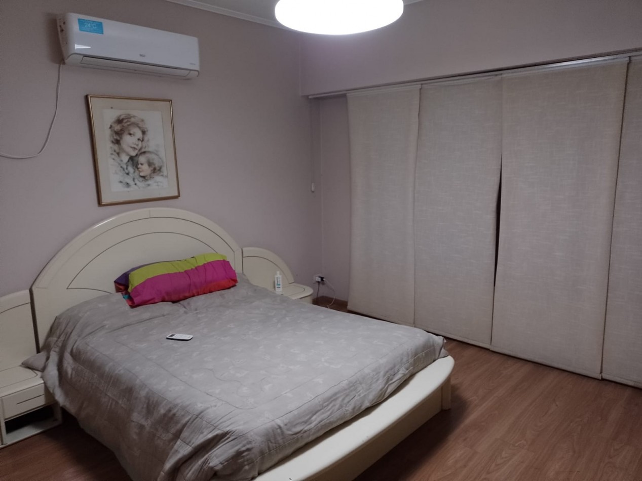 CASA DE 4 AMBIENTES EN VENTA EN AVELLANEDA. CON GARAGE, QUINCHO Y TERRAZA.