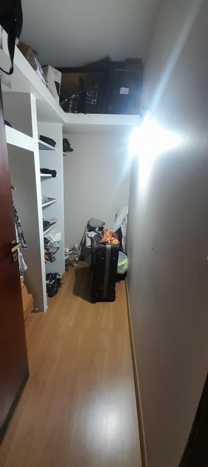 CASA DE 4 AMBIENTES EN VENTA EN AVELLANEDA. CON GARAGE, QUINCHO Y TERRAZA.