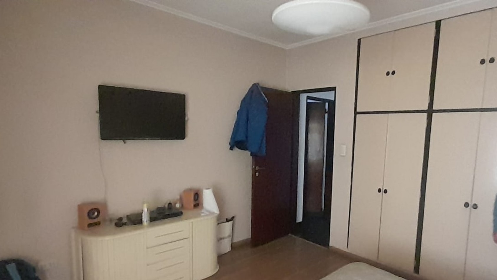 CASA DE 4 AMBIENTES EN VENTA EN AVELLANEDA. CON GARAGE, QUINCHO Y TERRAZA.