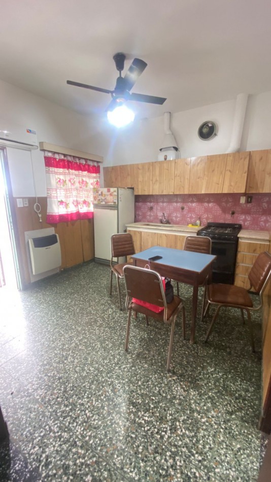 PH TIPO CASA DE 3 AMBIENTES CON COCHERA Y TERRAZA, EN VENTA - WILDE