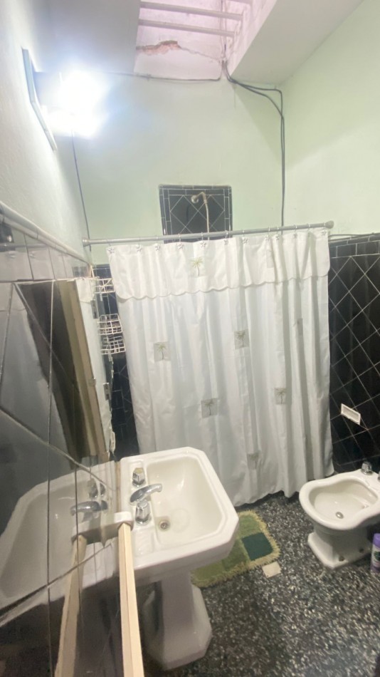 PH TIPO CASA DE 3 AMBIENTES CON COCHERA Y TERRAZA, EN VENTA - WILDE