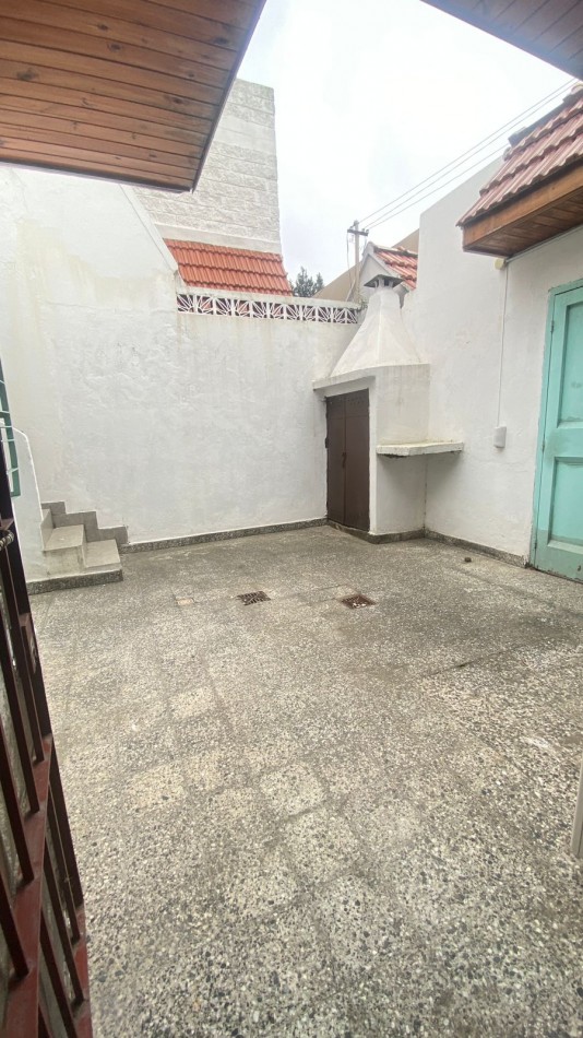 PH TIPO CASA DE 3 AMBIENTES CON COCHERA Y TERRAZA, EN VENTA - WILDE