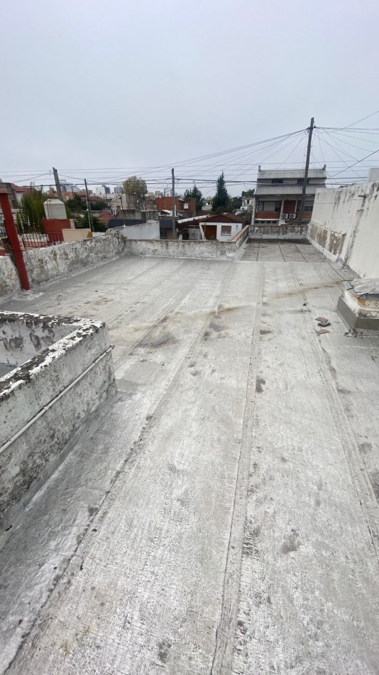 PH TIPO CASA DE 3 AMBIENTES CON COCHERA Y TERRAZA, EN VENTA - WILDE