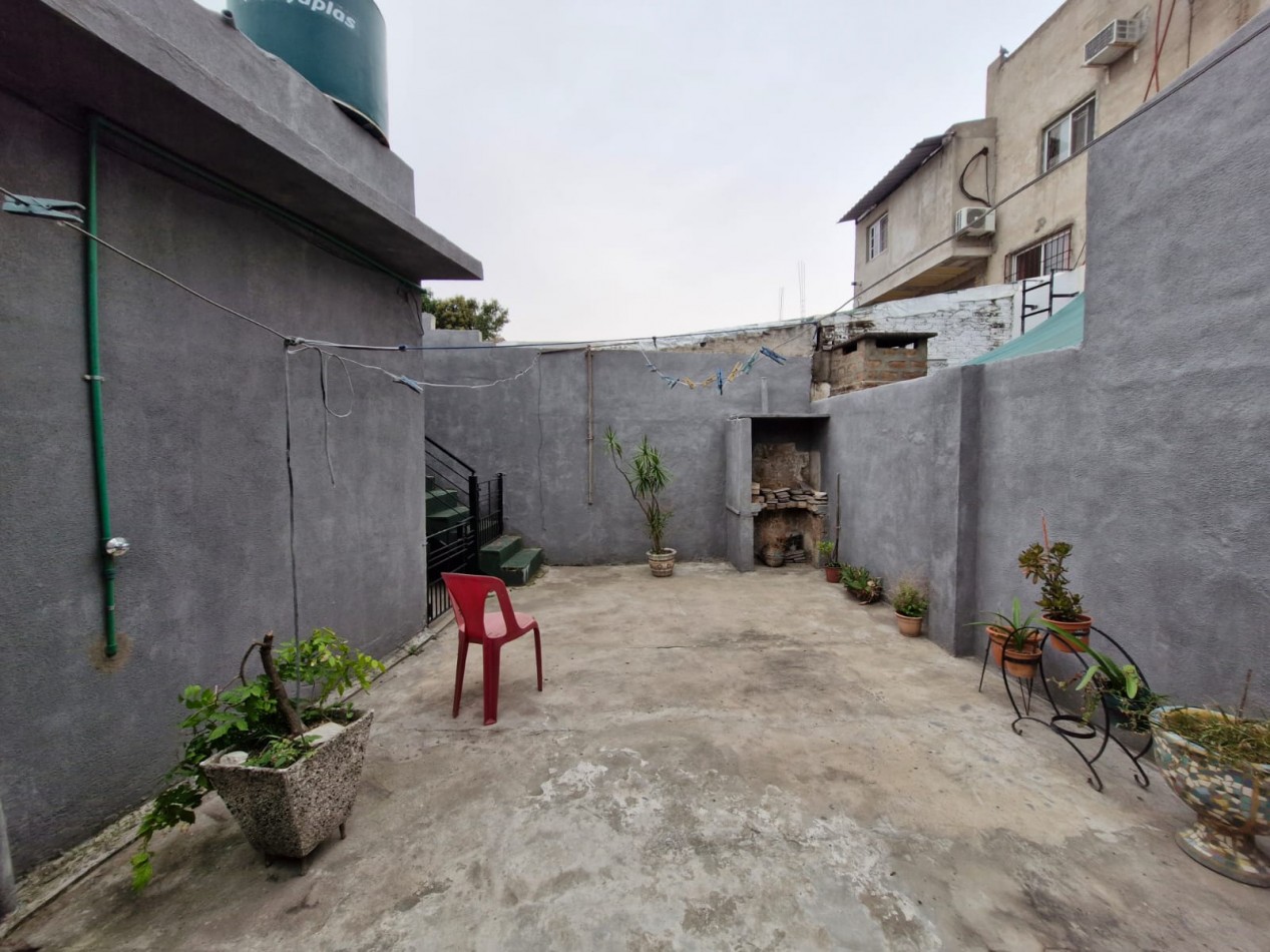QUILMES OESTE - CASA DE 3 AMBIENTES EN ALQUILER, CON PATIO Y GARAGE