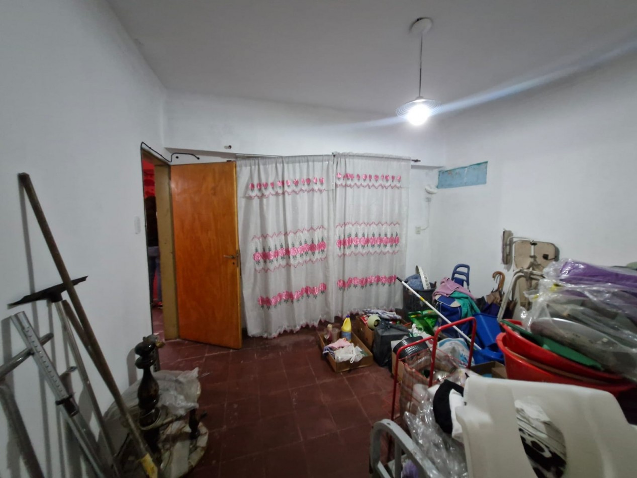 QUILMES OESTE - CASA DE 3 AMBIENTES EN ALQUILER, CON PATIO Y GARAGE