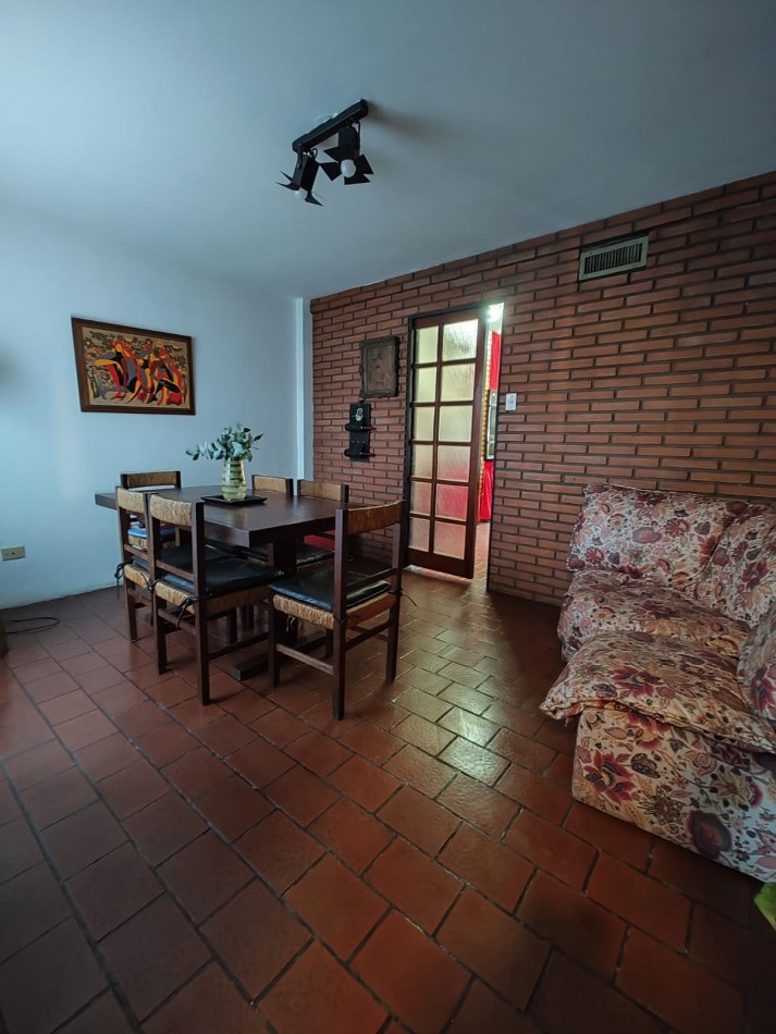 Casa de 4 ambientes con dependencia!!
