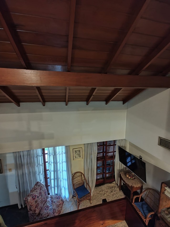 Casa de 4 ambientes con dependencia!!