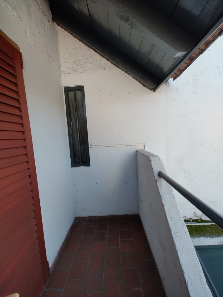 Casa de 4 ambientes con dependencia!!