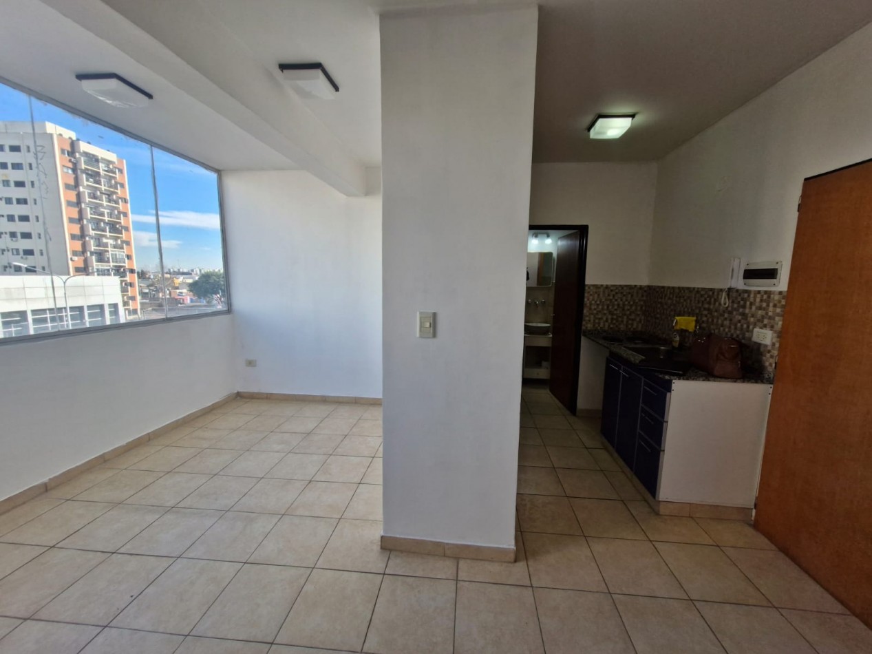 IMPECABLE MONOAMBIENTE DE 25 M2 SOBRE AV. MITRE. A METROS DE LA ESTACION DE TRENES DE SARANDI.