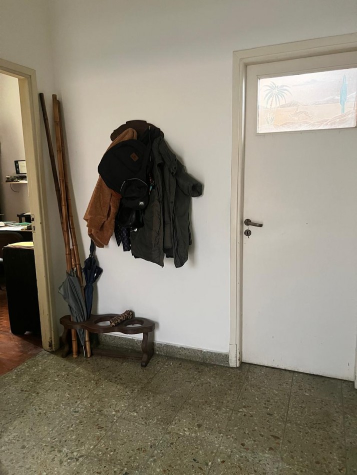 PH DE 3 AMBIENTES EN PLANTA ALTA, CON PATIO Y BALCON A LA CALLE 