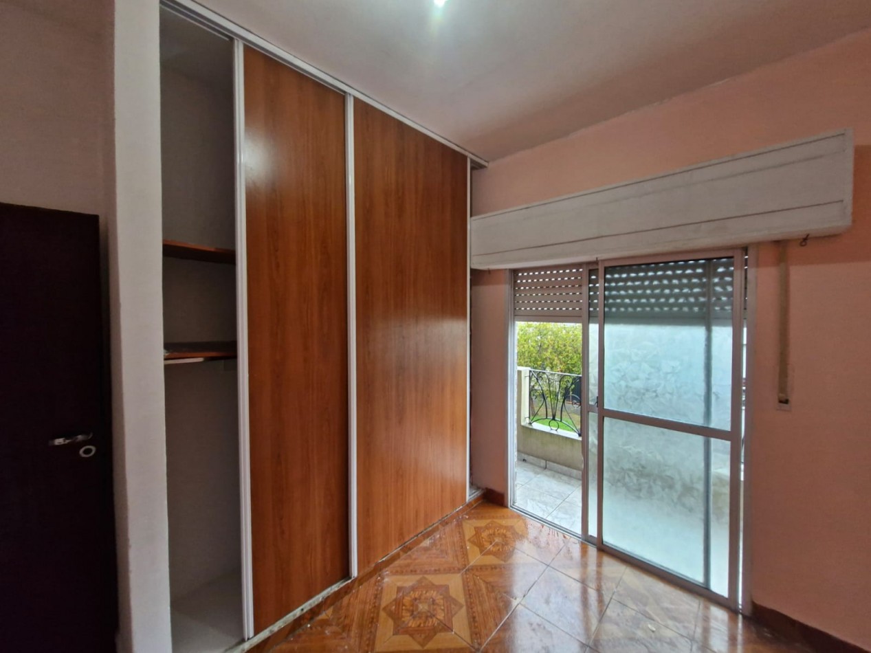 WILDE, AVELLANEDA. ALQUILER DE DPTO. TIPO CASA DE 3 AMBIENTES Y TERRAZA.