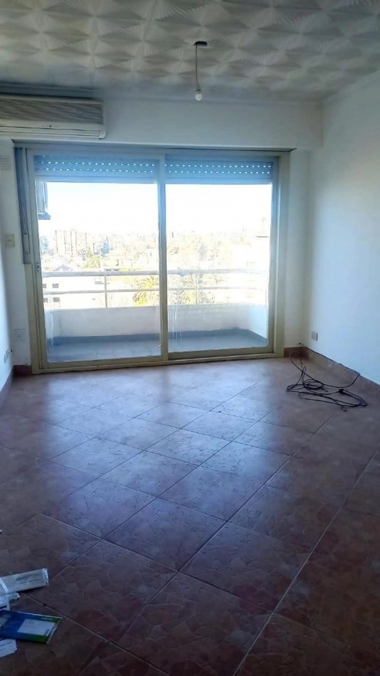 DEPTO 3 AMBIENTES SUPER LUMINOSO!! CENTRICO EN V. BALLESTER CON 2 BALCONES!!!