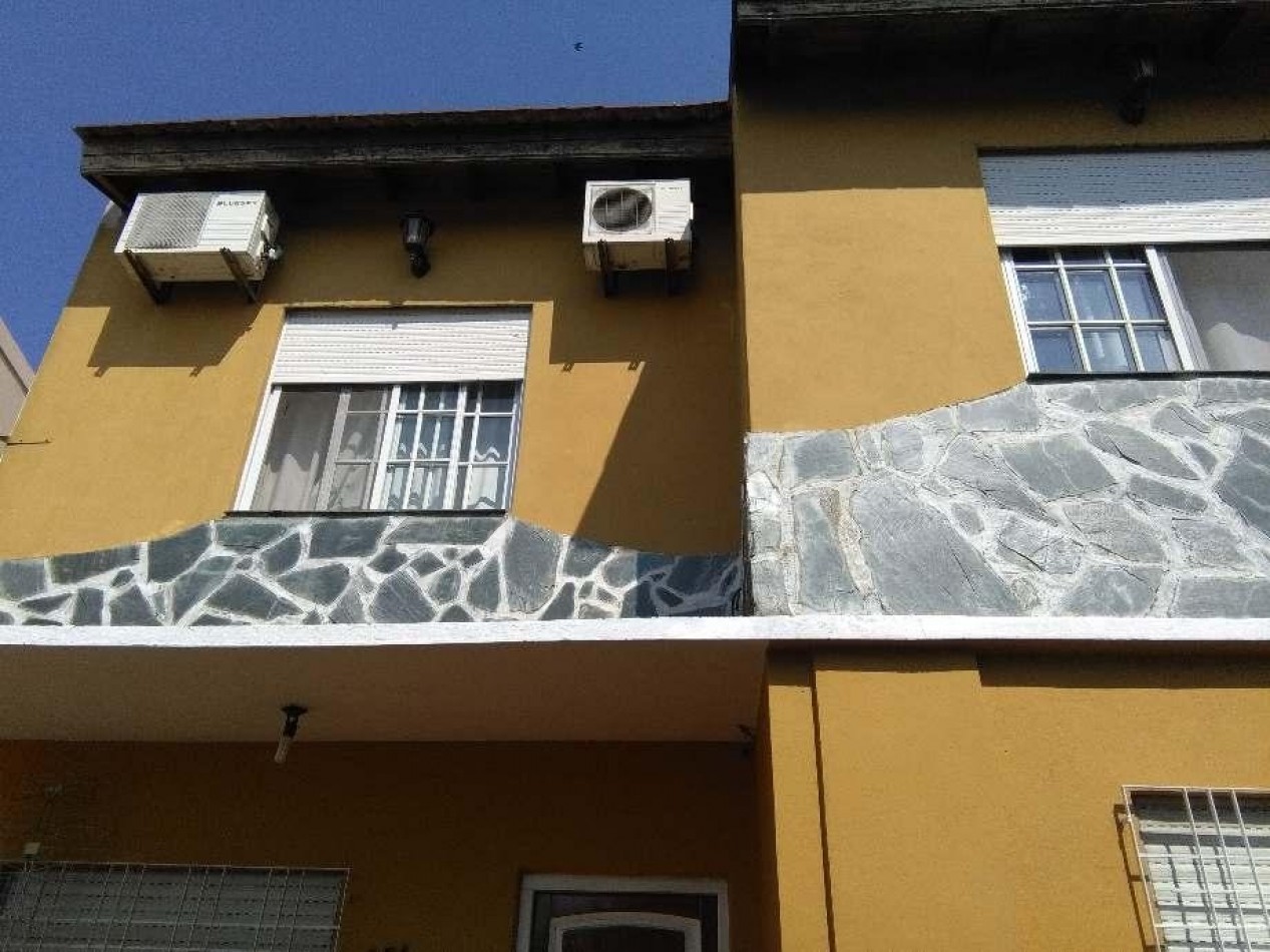 CASA PARA DOS FAMILIAS EN VENTA EN VILLA DOMINICO, AVELLANEDA. APTA CREDITO.