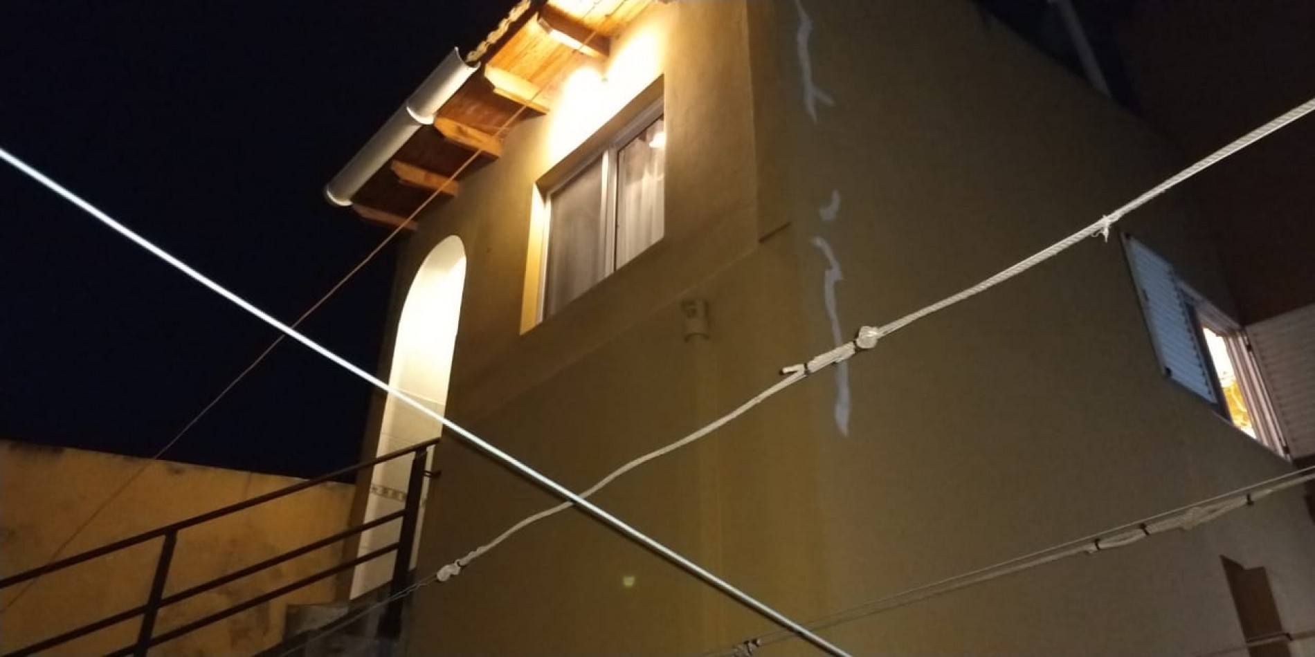 CASA PARA DOS FAMILIAS EN VENTA EN VILLA DOMINICO, AVELLANEDA. APTA CREDITO.