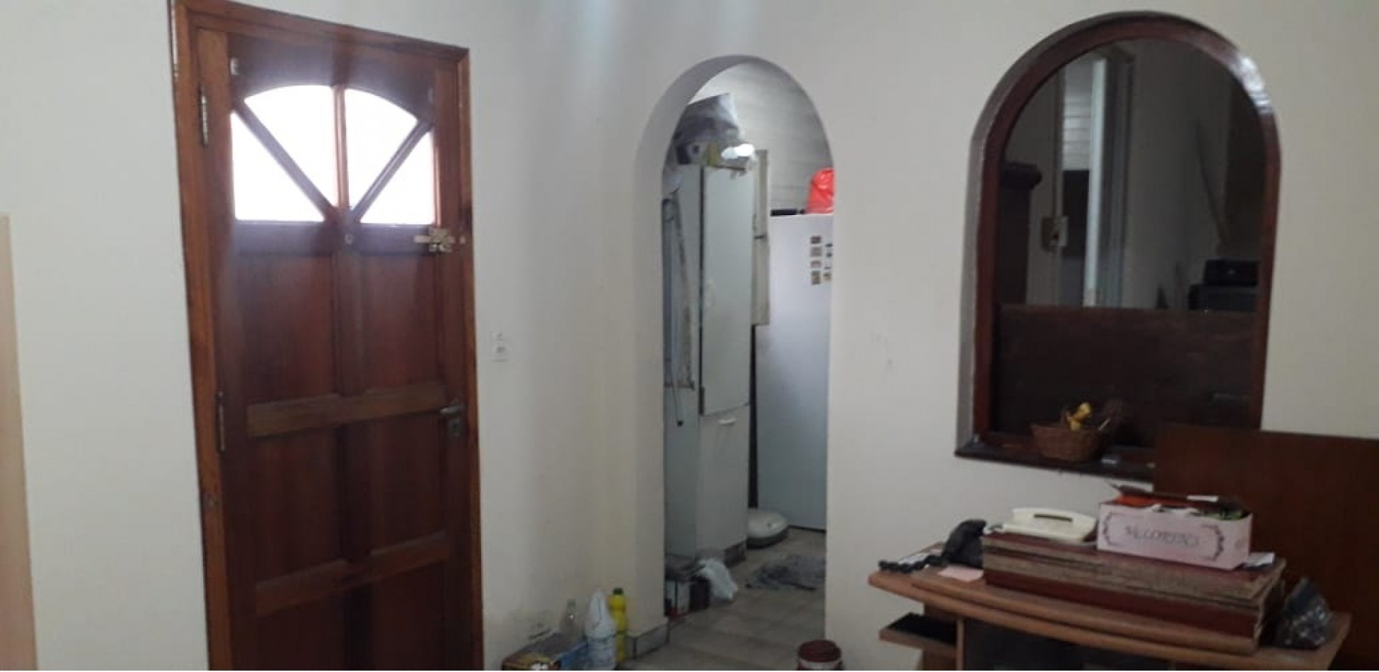 CASA DE CONSTRUCCION MIXTA PARA DOS FAMILIAS. CON PATIO Y ENTRADA PARA AUTO.