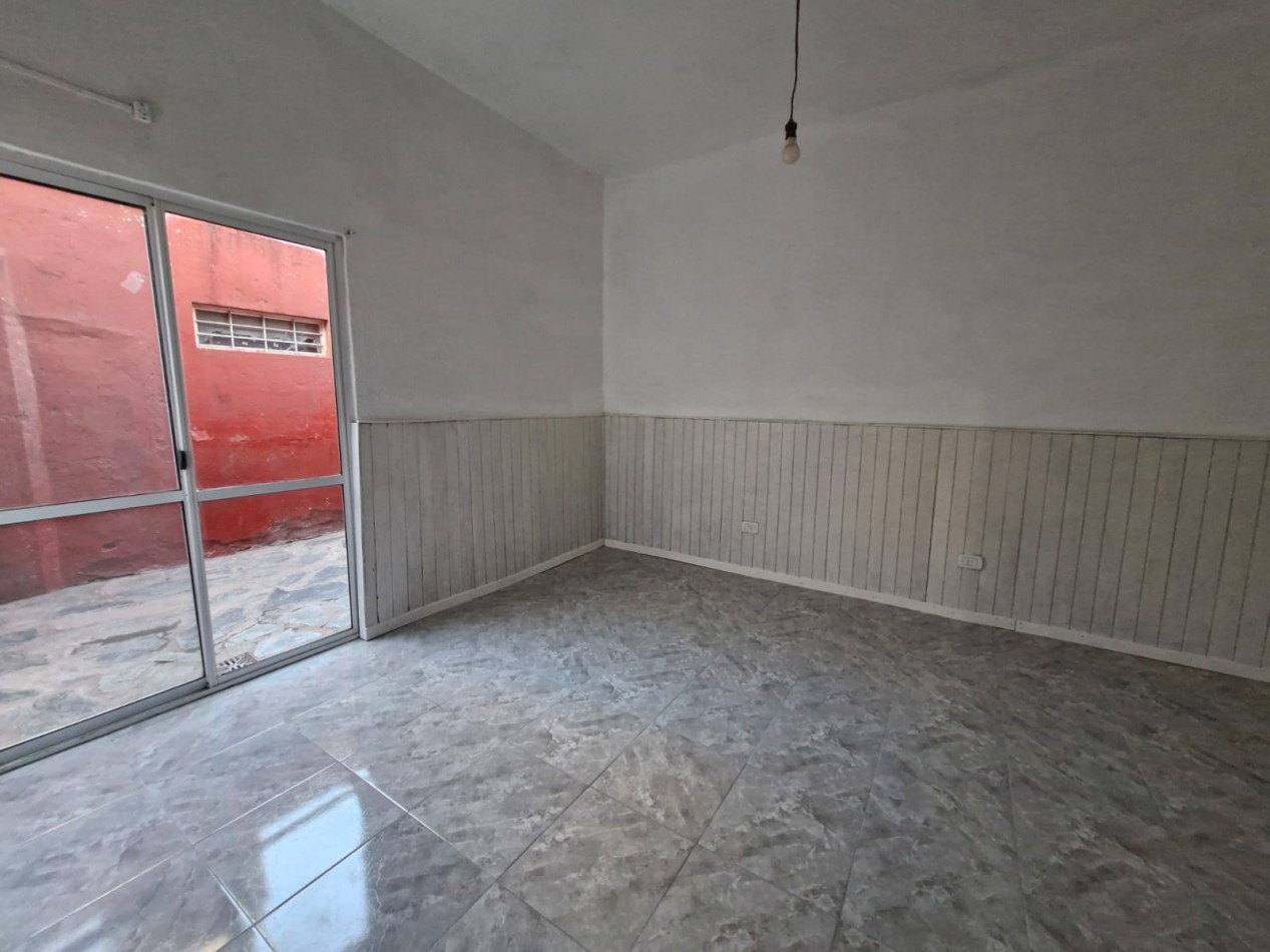 PH EN ALQUILER DE 2 AMBIENTES CON PATIO EN SARANDI