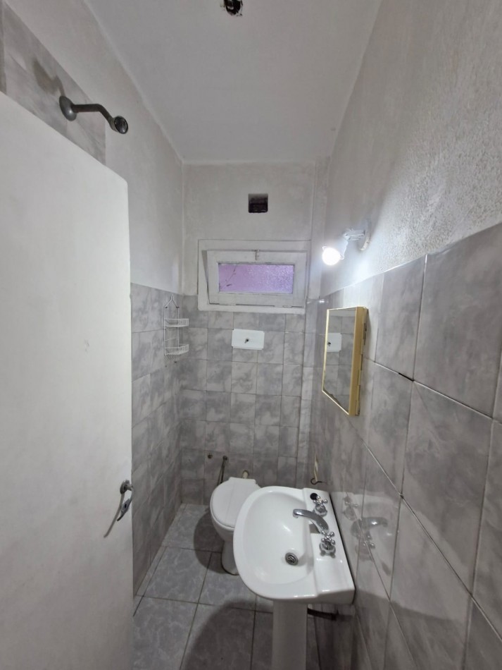 PH EN ALQUILER DE 2 AMBIENTES CON PATIO EN SARANDI