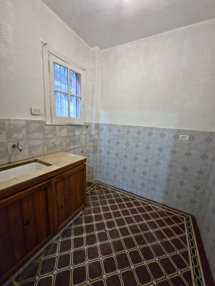 PH EN ALQUILER DE 2 AMBIENTES CON PATIO EN SARANDI