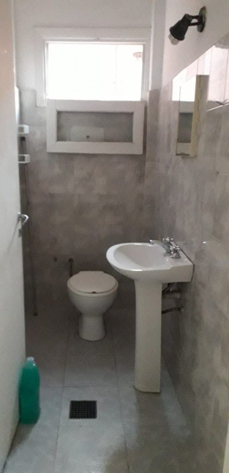 PH EN ALQUILER DE 2 AMBIENTES CON PATIO EN SARANDI