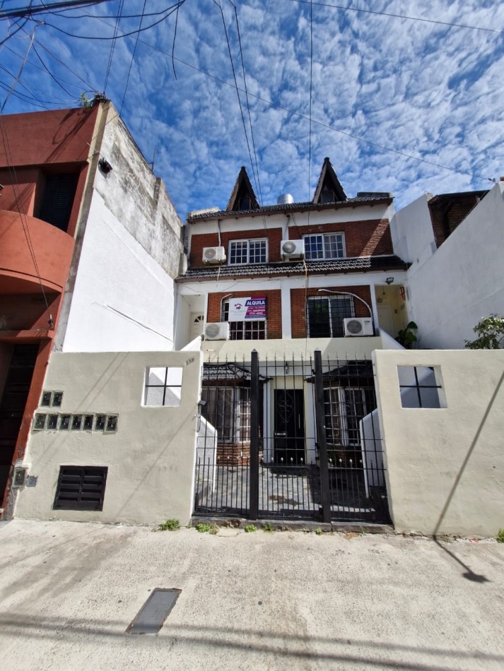 ALQUILER DE PH DE 2 AMBIENTES EN P.B. CON PATIO