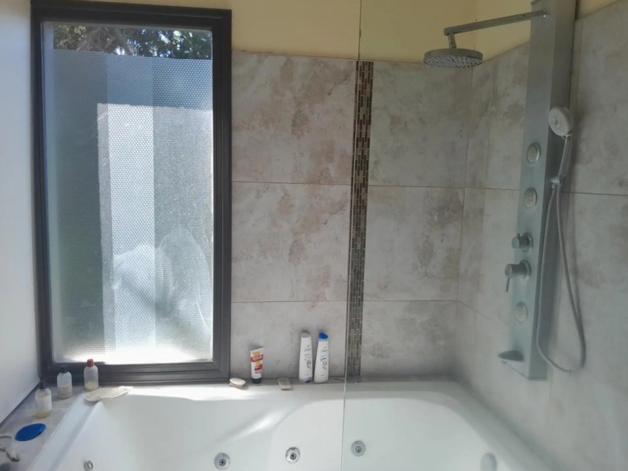 Moderna casa en esquina con 3 suites y vista al golf - Club de Campo Aranzazu