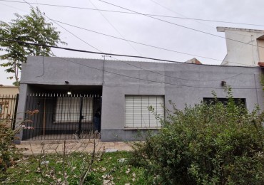 QUILMES OESTE - CASA DE 3 AMBIENTES EN ALQUILER, CON PATIO Y GARAGE