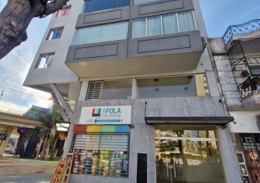 IMPECABLE MONOAMBIENTE DE 25 M2 SOBRE AV. MITRE. A METROS DE LA ESTACION DE TRENES DE SARANDI.