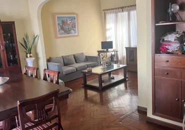 PH DE 3 AMBIENTES EN PLANTA ALTA, CON PATIO Y BALCON A LA CALLE 