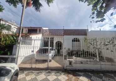 IMPORTANTE CASA DE 5 AMBIENTES EN VENTA EN BANFIELD. APTA CREDITO.
